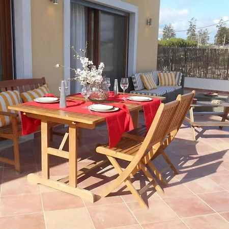 Hébergement de vacances Charming And Luxurious Villa With Private Pool *